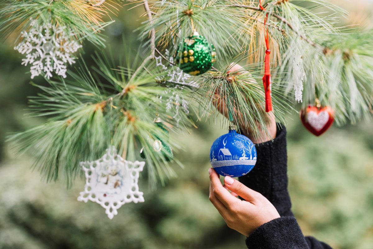 Posa la teva bola de Nadal a l’arbre solidari del Parc Taulí